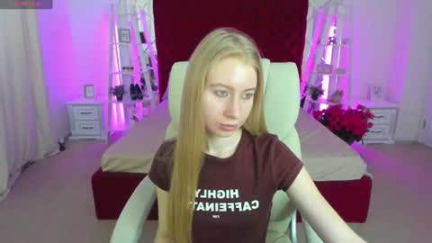 Snapshot of alina__blonde chatting on 06.28.26 Alina online show from 06.28.26