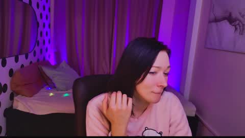 Snapshot of alina_cute_ chatting on 12.16.24 Alina online show from 12.16.24