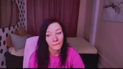 Snapshot of alina_cute_ chatting on 12.17.24 Alina online show from 12.17.24