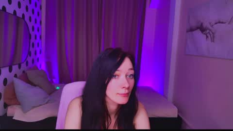 Snapshot of alina_cute_ chatting on 12.17.24 Alina online show from 12.17.24