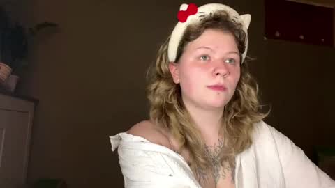 Snapshot of alinahotgirl chatting on 04.25.26 Alina online show from 04.25.26