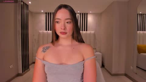 Snapshot of alinakravitz_ chatting on 09.19.25 alinakravitz_ online show from 09.19.25