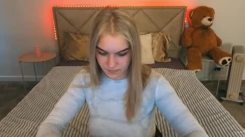 Snapshot of alinalemon chatting on 03.31.26 Alina online show from 03.31.26