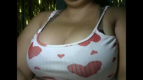 Snapshot of alinasecrets chatting on 05.14.26 alina online show from 05.14.26