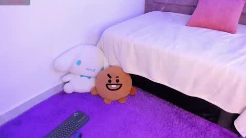 Snapshot of aline_ackerman chatting on 10.09.25 ALINE online show from 10.09.25