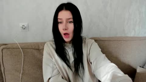 Aline Greeeen online show from 02.14.25