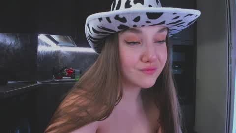 Snapshot of alisaxfox chatting on 04.19.26 Alisa online show from 04.19.26