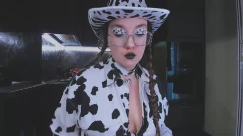 Snapshot of alisaxfox chatting on 04.22.26 Alisa online show from 04.22.26