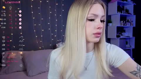 Snapshot of alishaaneta chatting on 11.06.25 Alisha online show from 11.06.25