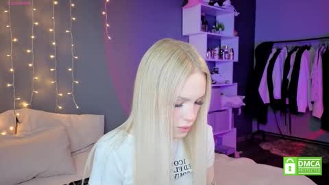 Snapshot of alishaaneta chatting on 11.21.25 Alisha online show from 11.21.25