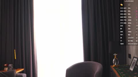 Snapshot of alishialavy chatting on 02.25.26 Flora online show from 02.25.26