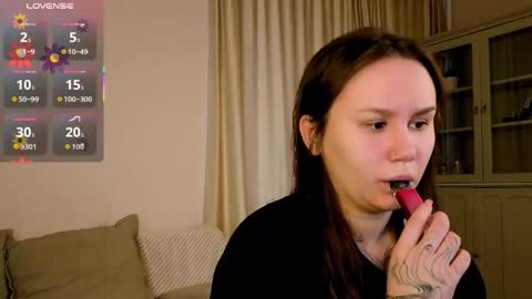 Snapshot of alisia_mars chatting on 11.18.25 Alisia online show from 11.18.25