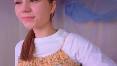 Snapshot of alisia_spinnet chatting on 12.20.24 Alisia online show from 12.20.24