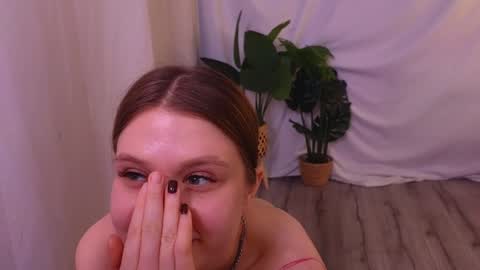 Snapshot of alisia_spinnet chatting on 12.20.24 Alisia online show from 12.20.24