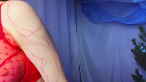 Snapshot of alisia_spinnet chatting on 12.24.24 Alisia online show from 12.24.24