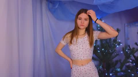 Snapshot of alisia_spinnet chatting on 01.04.25 Alisia online show from 01.04.25