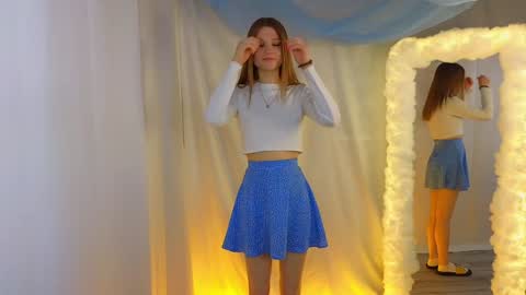 Snapshot of alisia_spinnet chatting on 01.14.25 Alisia online show from 01.14.25