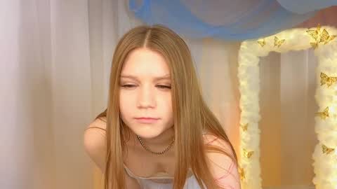 Snapshot of alisia_spinnet chatting on 01.21.25 Alisia online show from 01.21.25