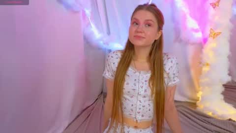 Snapshot of alisia_spinnet chatting on 09.09.25 Alisia online show from 09.09.25