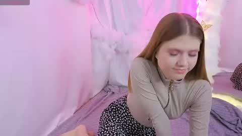 Snapshot of alisia_spinnet chatting on 10.20.25 Alisia online show from 10.20.25