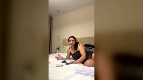 Snapshot of alisiaamilf chatting on 06.20.26 Alicia online show from 06.20.26