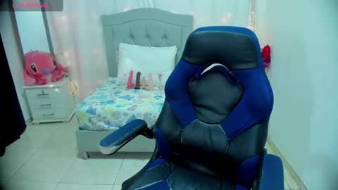 Snapshot of alison_girl22 chatting on 01.13.25 Alison online show from 01.13.25