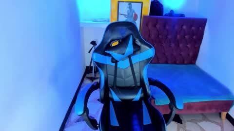 Snapshot of alison_moon7 chatting on 11.18.25 ALISON MOON online show from 11.18.25