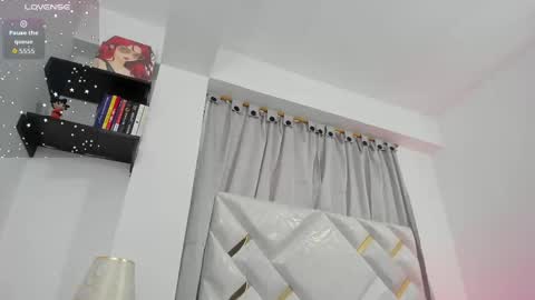 Snapshot of alison_thomas1 chatting on 10.07.25 alison online show from 10.07.25