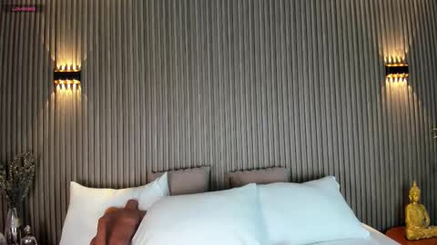 Snapshot of alisonbeckerr_ chatting on 11.18.25 Alison online show from 11.18.25