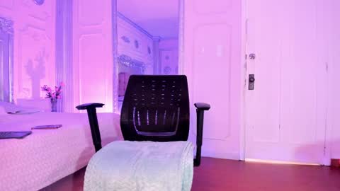 Alison Fishert online show from 11.04.25