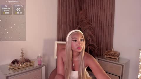 Snapshot of alisoon_moon chatting on 12.08.24 Alison Moon online show from 12.08.24