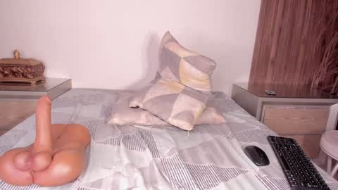 Snapshot of alisoon_moon chatting on 02.07.25 Alison Moon online show from 02.07.25