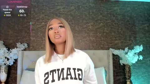 Snapshot of alisoon_moon chatting on 09.20.25 Alison Moon online show from 09.20.25