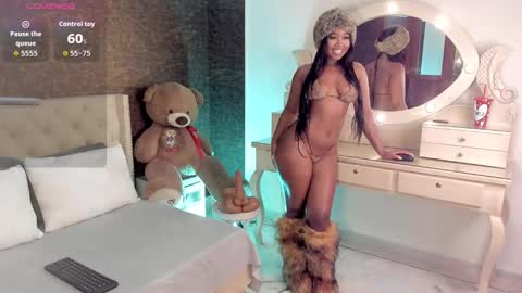 Snapshot of alisoon_moon chatting on 10.01.25 Alison Moon online show from 10.01.25