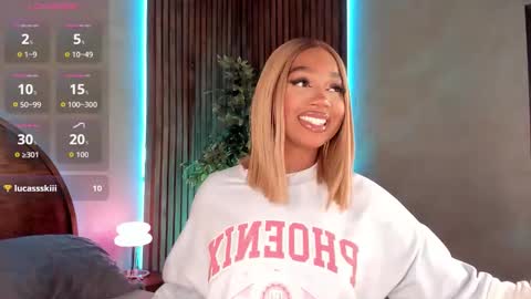 Snapshot of alisoon_moon chatting on 11.03.25 Alison Moon online show from 11.03.25