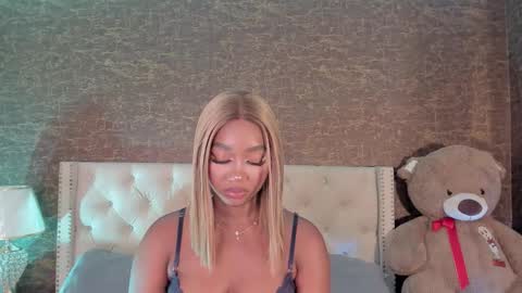 Snapshot of alisoon_moon chatting on 11.15.25 Alison Moon online show from 11.15.25