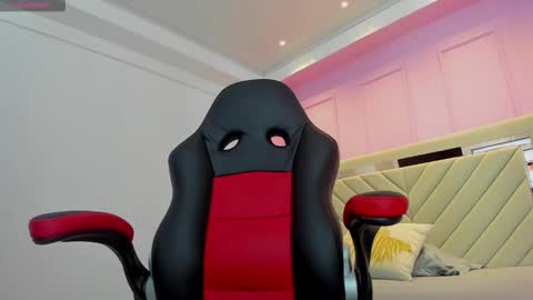 Snapshot of alisson_barker chatting on 11.01.25 ALISSON online show from 11.01.25