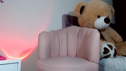 Snapshot of alissonkisses chatting on 01.07.25 alisson online show from 01.07.25