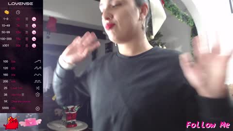 Snapshot of alix_beltran chatting on 01.03.25 Alix online show from 01.03.25