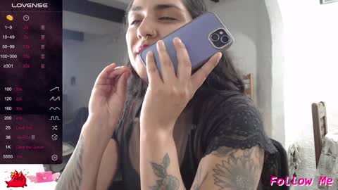 Snapshot of alix_beltran chatting on 01.28.25 Alix online show from 01.28.25