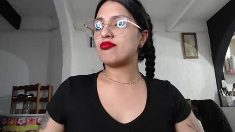 Snapshot of alix_beltran chatting on 03.06.25 Alix online show from 03.06.25