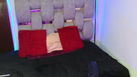 alix_kitty_ online show from 12.13.25