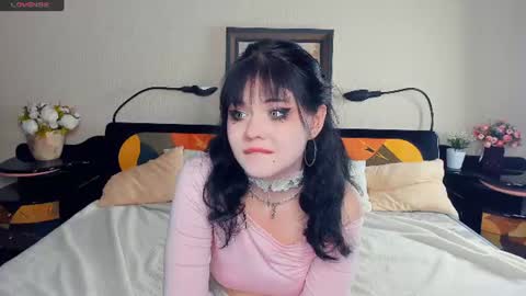 Snapshot of alixypunter chatting on 06.17.26 Emily online show from 06.17.26