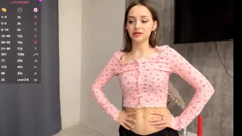 Snapshot of alizavigneau chatting on 03.04.26 Alice online show from 03.04.26