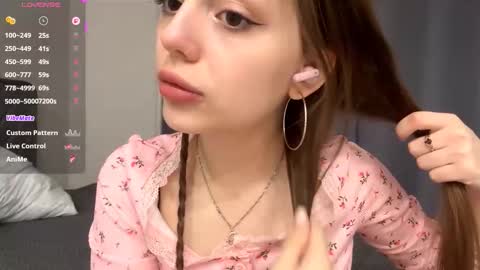 Snapshot of alizavigneau chatting on 03.13.26 Alice online show from 03.13.26