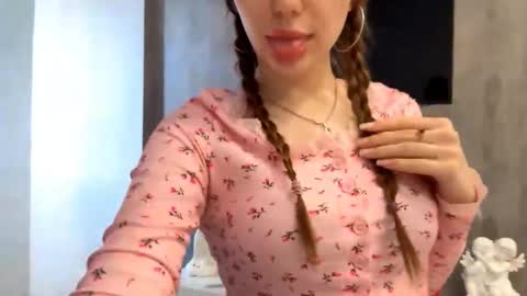 Snapshot of alizavigneau chatting on 03.15.26 Alice online show from 03.15.26