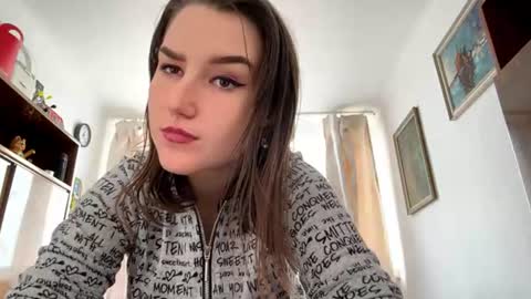 Snapshot of alizavigneau chatting on 07.14.26 Alice online show from 07.14.26