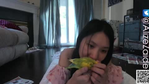 Alize Zaide online show from 10.13.25