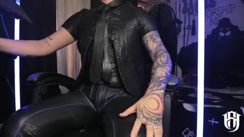 Snapshot of allanhurtss chatting on 12.31.24 online show from 12.31.24