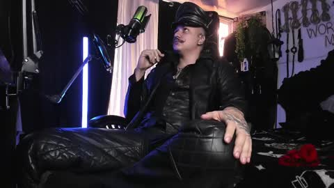 Snapshot of allanhurtss chatting on 02.14.25 online show from 02.14.25